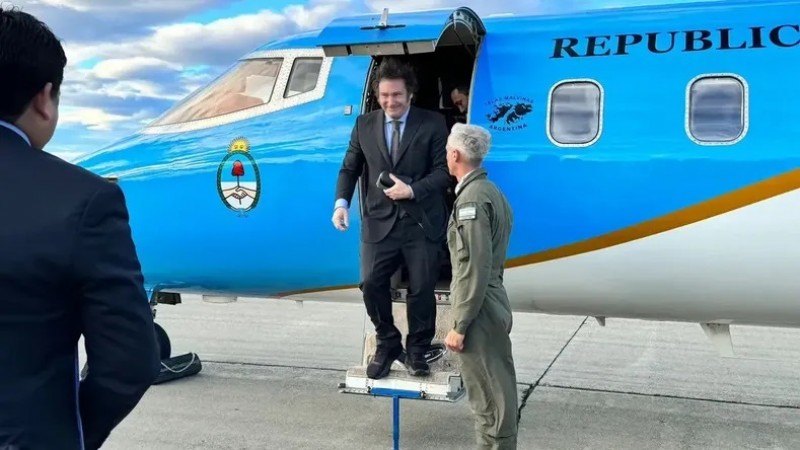 Javier Milei canceló su viaje a Tucumán tras el vacio de los gobernadores y las condiciones meteorologicas por niebla